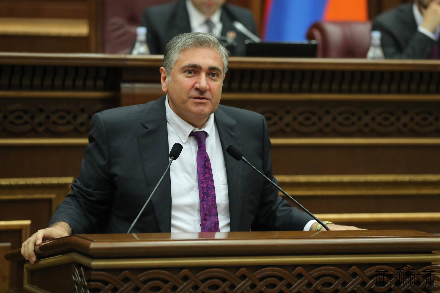 Վաղը կունենանք Բաքվի պատվերով գրած նոր սահմանադրություն, փոխարենը, կարող է Ադրբեջանից ստանանք մի կանիստր բենզին․ Արթուր Խաչատրյան