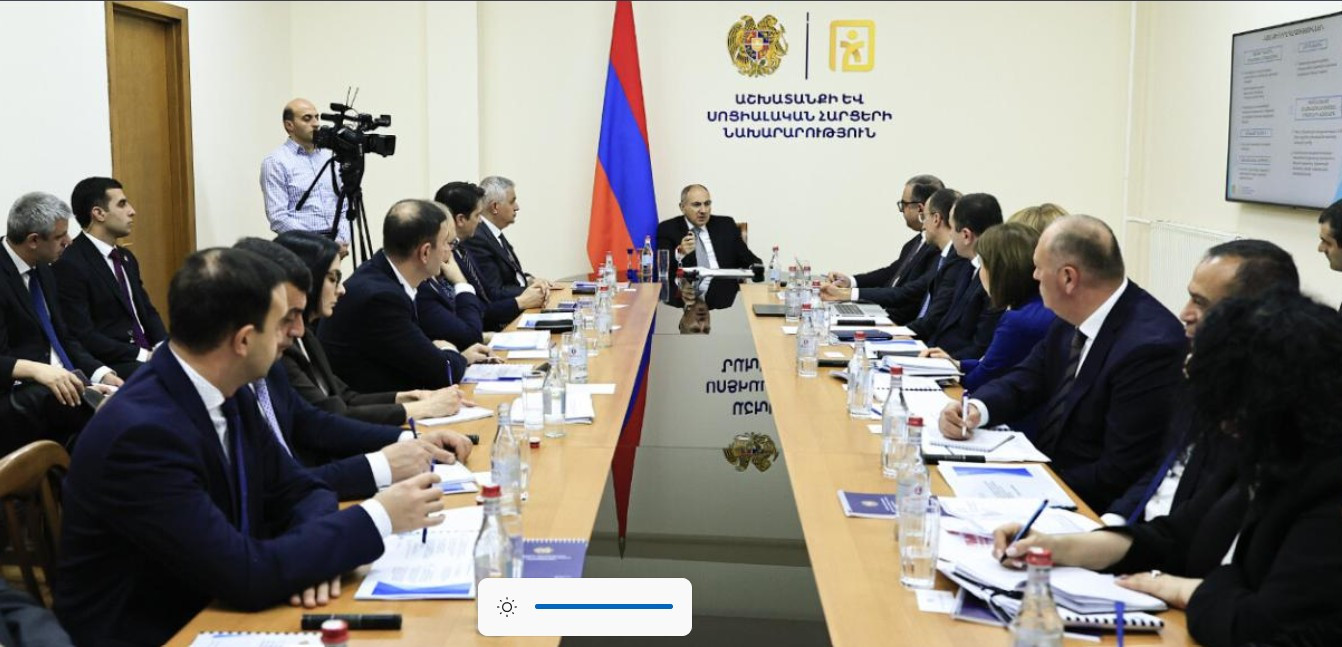 Արսեն Թորոսյանը Նիկոլ Փաշինյանին է ներկայացրել Աշխատանքի և սոցիալական հարցերի  նախարարության գործունեության հաշվետվությունը