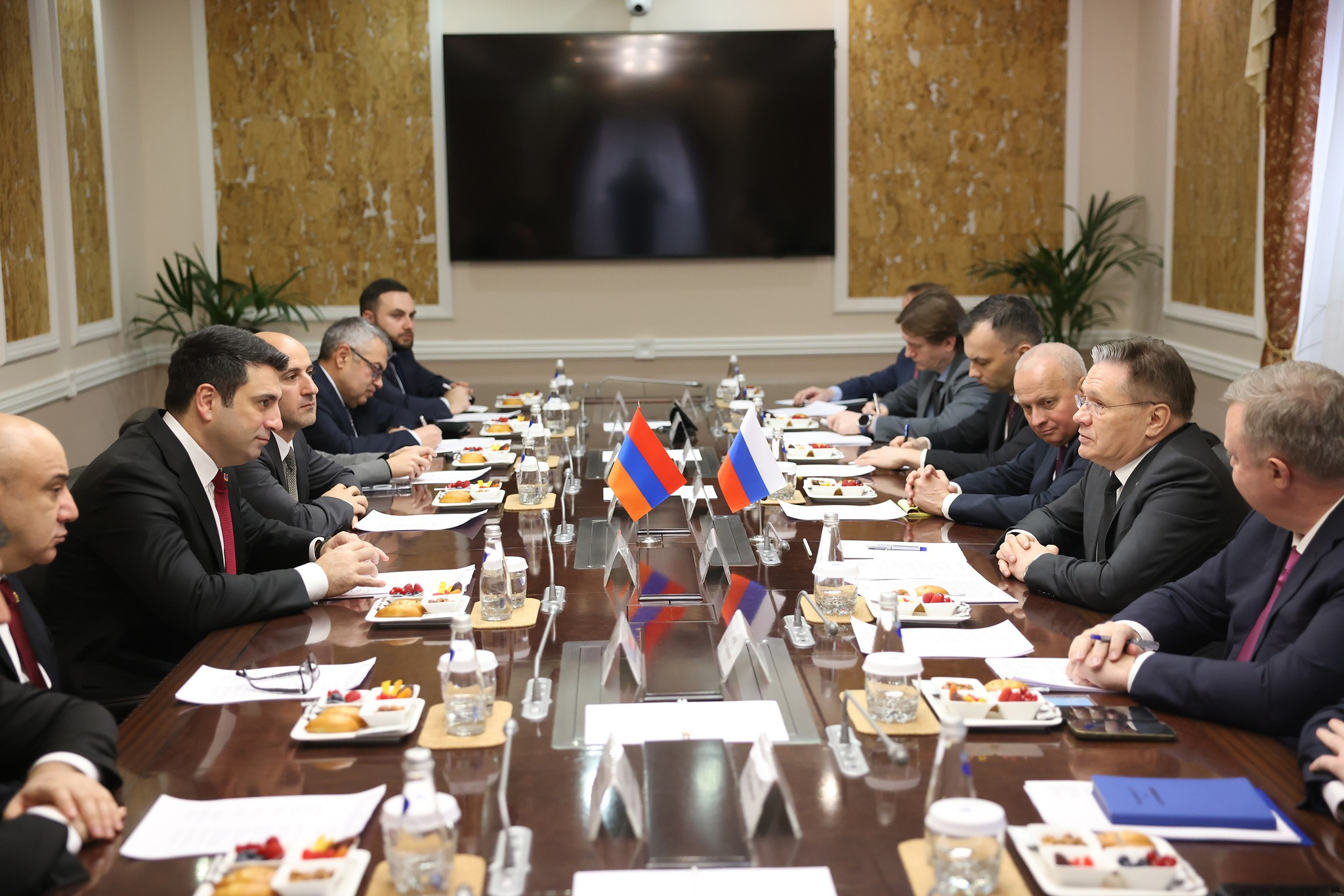 Ալեն Սիմոնյանը հանդիպել է «Ռոսատոմ» պետական կորպորացիայի գլխավոր տնօրեն Ալեքսեյ Լիխաչովի հետ