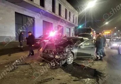 Երևանում բախվել են ՊՆ փոխգնդապետի «Mercedes»-ը ու թիվ 7 երթուղին սպասարկող «Zhongtong» ավտոբուսը