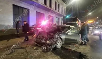 Երևանում բախվել են ՊՆ փոխգնդապետի «Mercedes»-ը ու թիվ 7 երթուղին սպասարկող «Zhongtong» ավտոբուսը