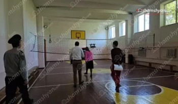 Երեւանում դպրոցներից մեկի ֆիզկուլտուրայի դահլիճում 11-ամյա երեխաները հրել և վայր են գցել համադասարանցուն