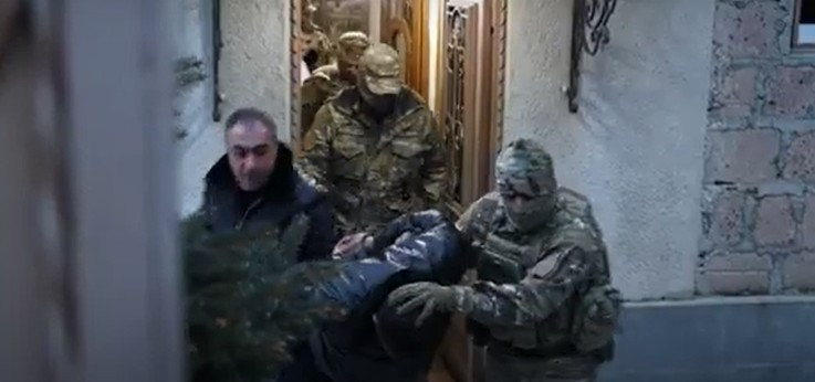 Քրեական ոստիկանները հանցավոր խումբ են բացահայտել. կատարվել են մեծամասշտաբ խուզարկություններ, կան ձերբակալվածներ