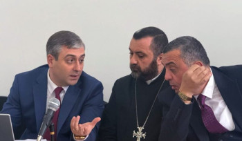 Մուղնու եկեղեցու քահանա Գարեգին Արսենյանի տնային կալանք խափանման միջոցը վերացվեց