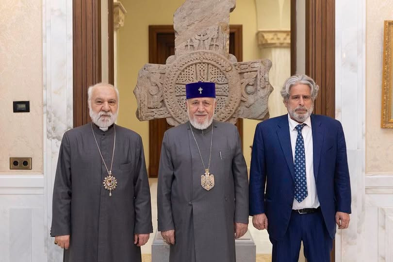 Ամենայն Հայոց Կաթողիկոսը և  Ռոբերտ Ամստերդամը քննարկել են անազատության մեջ գտնվող եպիսկոպոսների և Սամվել Կարապետյանի նկատմամբ ընթացող իրավական գործընթացները