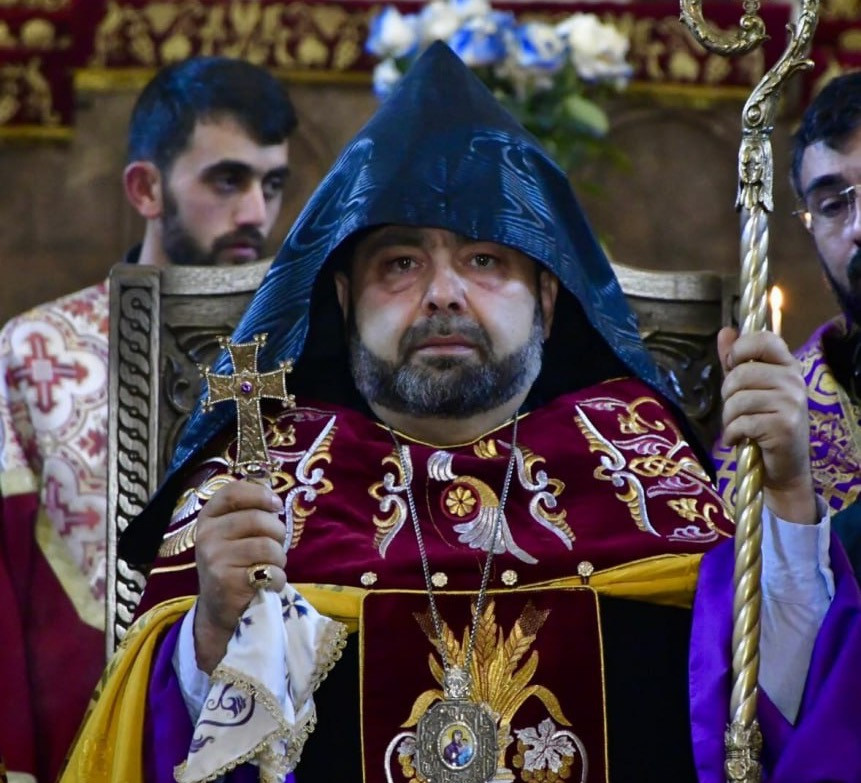 Արագածոտնի թեմի առաջնորդ Մկրտիչ սրբազանը  ազատվեց կալանքից