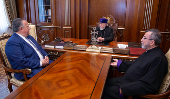 Մենք կոչ ենք անում Հայաստանի կառավարությանը և Հայոց Եկեղեցուն լուծել բոլոր տարաձայնություններ՝ հարգելով Եկեղեցու ինքնակառավարման կանոնները. Սփյուռքի հայտնի գործիչներ