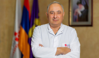 Իրավապահները խուզարկում են «Իզմիրլյան» ԲԿ-ի տնօրեն Արմեն Չարչյանի աշխատասենյակը․ փաստաբան