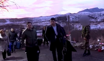 Ադրբեջանի քաղաքացիական հասարակության ներկայացուցիչները Հայաստան ժամանեցին ցամաքային սահմանազատված հատվածով (տեսանյութ)