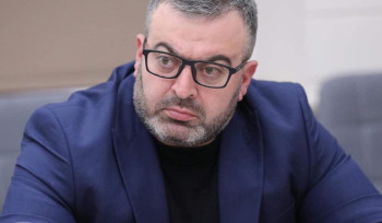 Ամիսներ առաջ ձեռք բերված էլեկտրոմոբիլները ՀՀ չեն հասել, և մարդիկ ստիպված են մաքսատուրք վճարել. Գառնիկ Դանիելյան