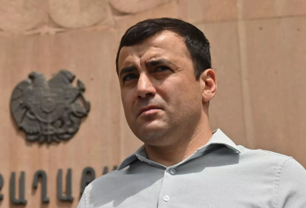 Գայի պողոտայի ասֆալտը, ըստ փաստաթղթերի, պետք է լինի 5 սմ հաստությամբ, այլ ոչ թե 2.5-ից 4 սմ, հուսամ՝ գիտակից մարդիկ հասկանում են, որ ատկատով անորակ փռված ասֆալտի քանդվելը աղից չէ․ Չախոյան