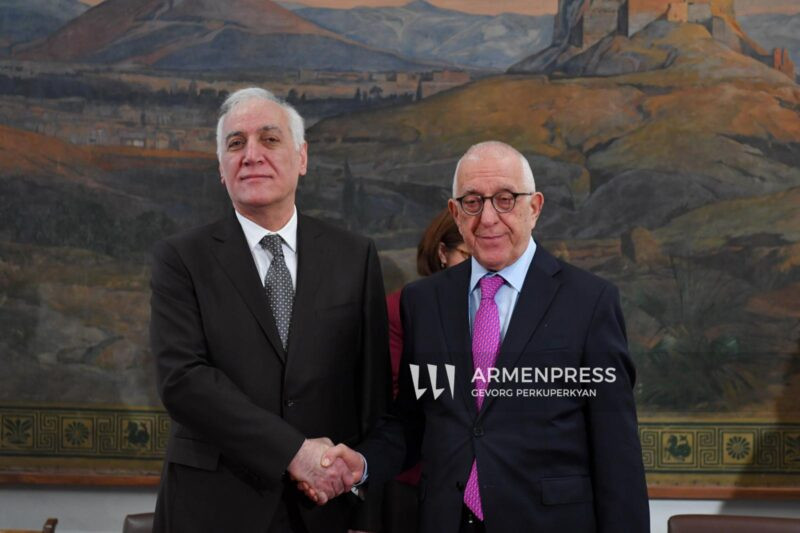 Աթենքում մեկնարկել է Վահագն Խաչատուրյանի և Հունաստանի խորհրդարանի նախագահի հանդիպումը