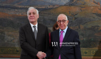 Աթենքում մեկնարկել է Վահագն Խաչատուրյանի և Հունաստանի խորհրդարանի նախագահի հանդիպումը