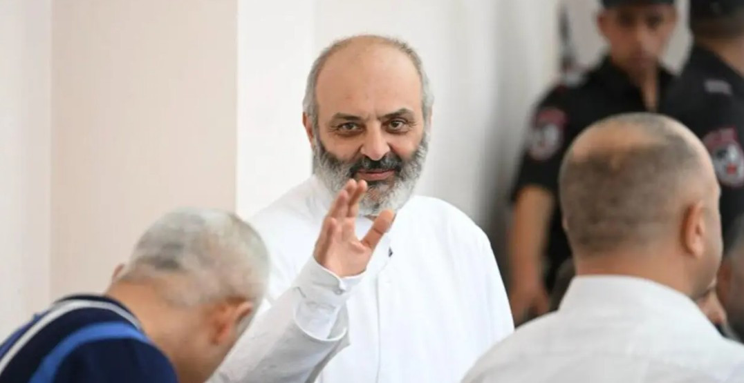 Դատարանը երկու ամսով երկարաձգեց Բագրատ արքեպիսկոպոս Գալստանյանի կալանքը