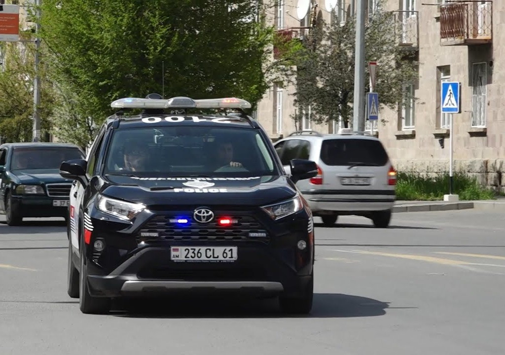 20 հոգով ծեծում էին մի երիտասարդի. ոստիկանները կանխել են հետագա զարգացումները․ 1 անձ ձերբակալվել է