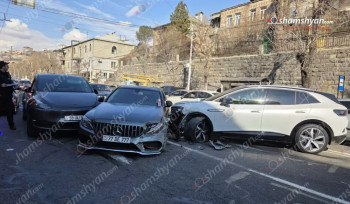 Երևանի կենտրոնում բախվել են Tesla-ն, Mercedes-ը, էլեկտրական Volkswagen ID.4-ը և Honda-ն