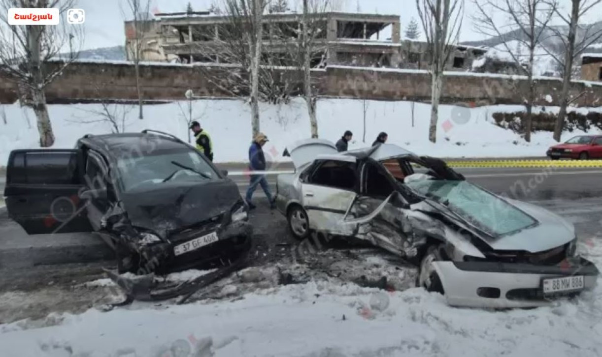 Վանաձորում բախվել են «Opel Zafira»-ն և «Opel Vectra»-ն. կա 9 վիրավոր