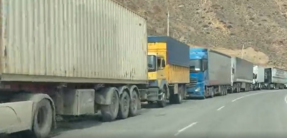 Մեղրի-Ագարակ մայրուղու վրա` դեպի Իրանի սահման, 3 կիլոմետրանոց հերթ է գոյացել