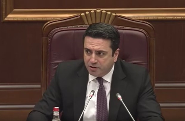 Ես եմ որոշում, ինձ հետ տենց խոսել չի կարելի․ ԱԺ-ում իրավիճակը լարվեց