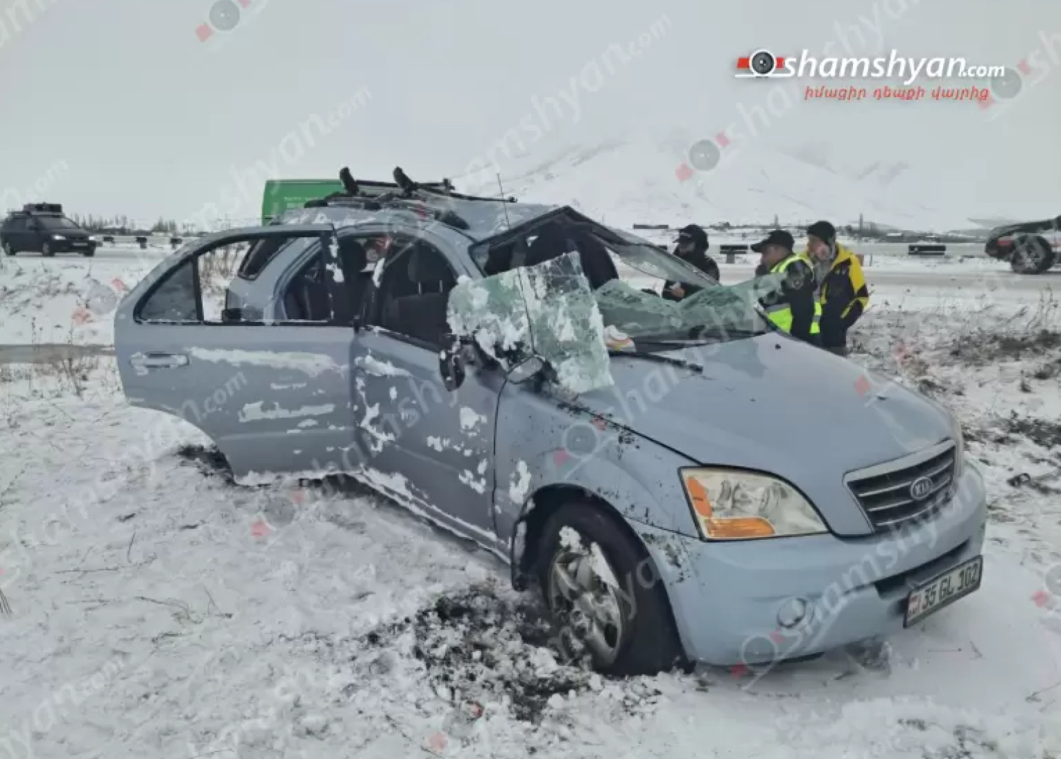 Արագածոտնի մարզում «Kia Sorento»-ն դուրս է եկել ճանապարհի երթևեկելի գոտուց, բшխվել հողաթմբին, գլխիվայր շրջվել և հայտնվել դաշտում․ կան վիրшվորներ