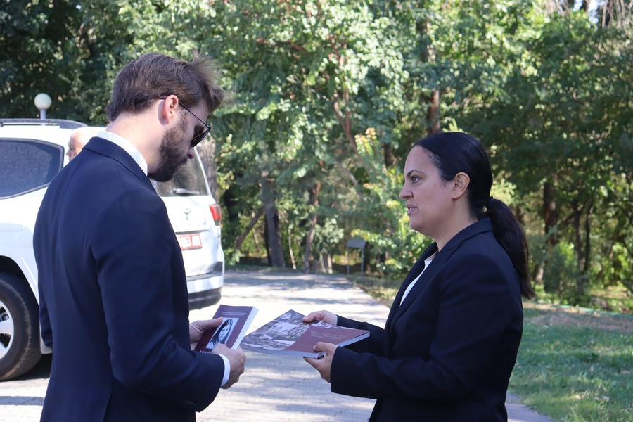 Միջազգային տարբեր համալսարանների ականավոր ցեղասպանագետները բաց նամակ են ուղղել ՀՀ կառավարությանը՝ կոչ անելով վերականգնել Էդիտա Գզոյանին տնօրենի պաշտոնում