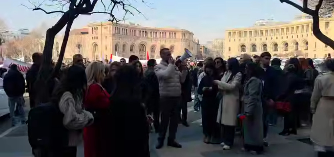 Վե՛րջ տվեք զանգովի արդարադատությանը. Սամվել Կարապետյանի աջակիցները բողոքի ակցիա են անում