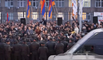 Սամվել Կարապետյանի աջակիցներին բերման են ենթարկել Արաբկիրի բաժին