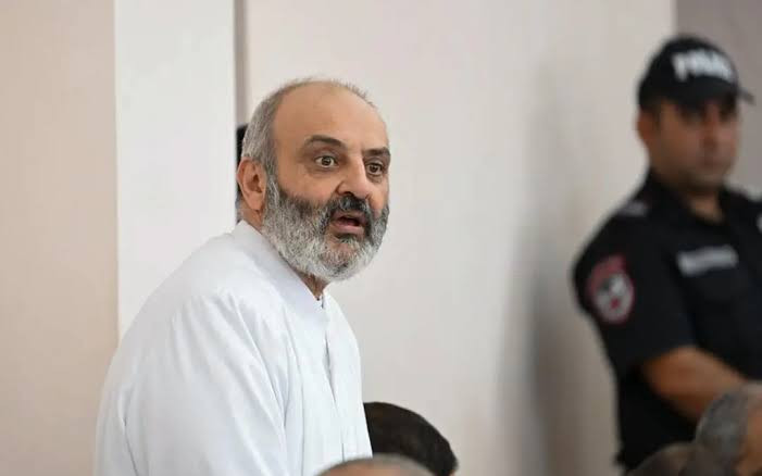 Ուրախ եմ, որ դեռ վախեր ունես ինձնից և իմ ժողովրդից, որոնք դարձյալ փորձում ես փարատել էությունիցդ անպակաս ստախոսությամբ. Բագրատ սրբազանը՝ Փաշինյանին