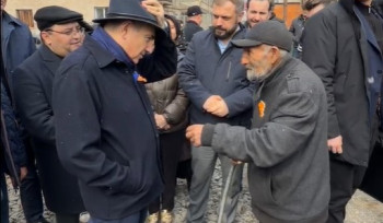 Վա՞տ կլինի անկանխիկ առևտուր անես, հետվճար ստանաս․ Փաշինյանը՝ քաղաքացուն (տեսանյութ)