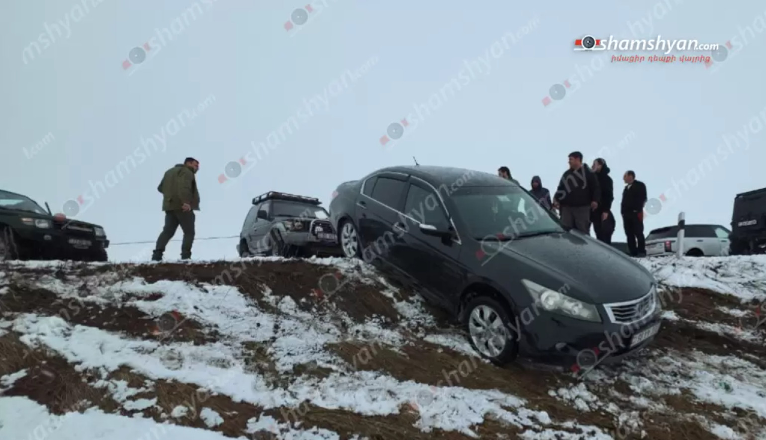 Արագածոտնի մարզում ճանապարհի ձնհալի պատճառով «Honda»-ն հայտնվել է դաշտում՝ բախվելnվ հողաթմբին