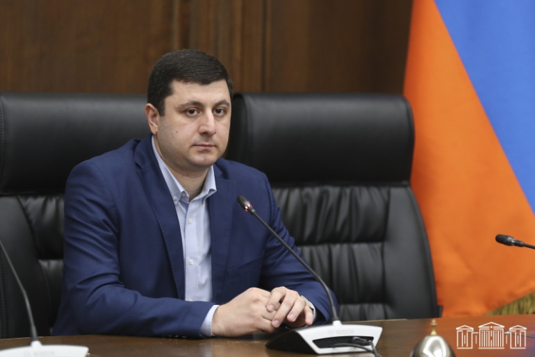 Իշխանությունը օրակարգ պահելու համար սուջուխ էլ կուտի, պեռաշկի էլ․ պետք լինի՝ ճաշն իրար գլխին կլցնեն, կհրեն իրար, ցեխն էլ կգցեն․ Տիգրան Աբրահամյան