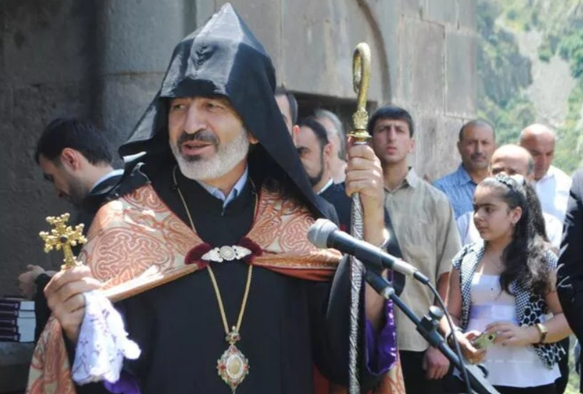 Վայոց Ձորի թեմի առաջնորդ Աբրահամ արքեպիսկոպոս Մկրտչյանն իր դիմումի հիման վրա ազատվել է թեմակալ առաջնորդի պաշտոնից․ Մայր Աթոռ