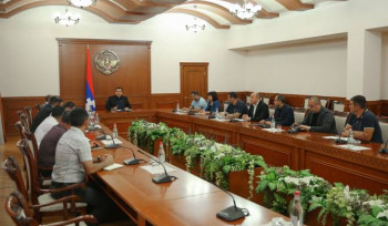 Խուճապի մատնվել պետք չէ. Արցախի պետական նախարարի մոտ քննարկվել են պարենային անվտանգության ու տնտեսության աշխատանքի հետ կապված հարցեր