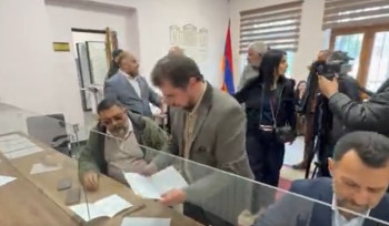 ԱԺ–ի մոտ բողոքի ակցիա իրականացնողներն իրենց պահանջով նամակներ ստորագրեցին և փոխանցեցին ԱԺ խմբակցություններին