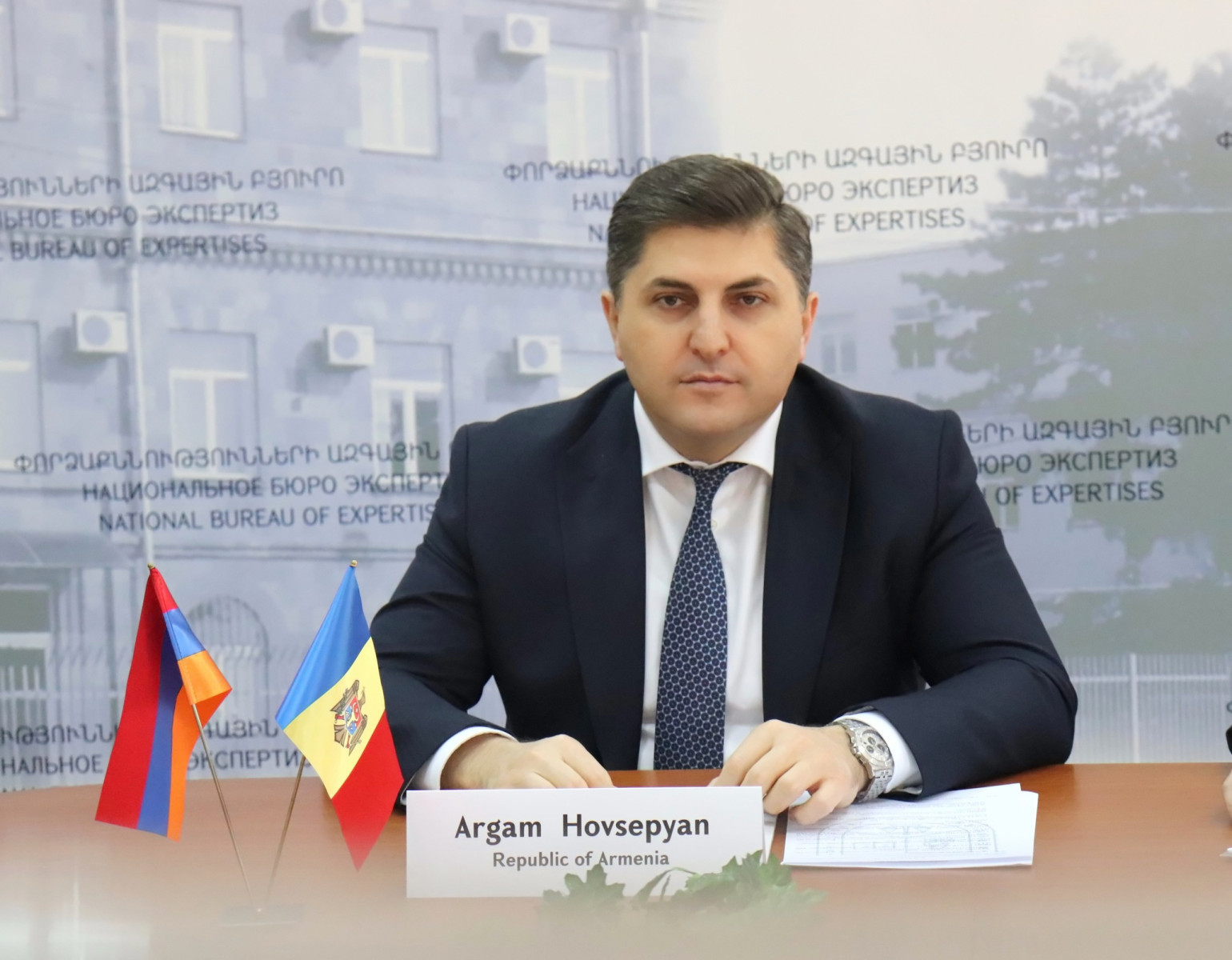Դատախազությունը պահանջում է «Փորձաքննությունների ազգային բյուրո» ՊՈԱԿ-ի տնօրեն Արգամ Հովսեփյանից հօգուտ ՀՀ-ի բռնագանձել 5 անշարժ գույք, շուրջ 163 միլիոն դրամ
