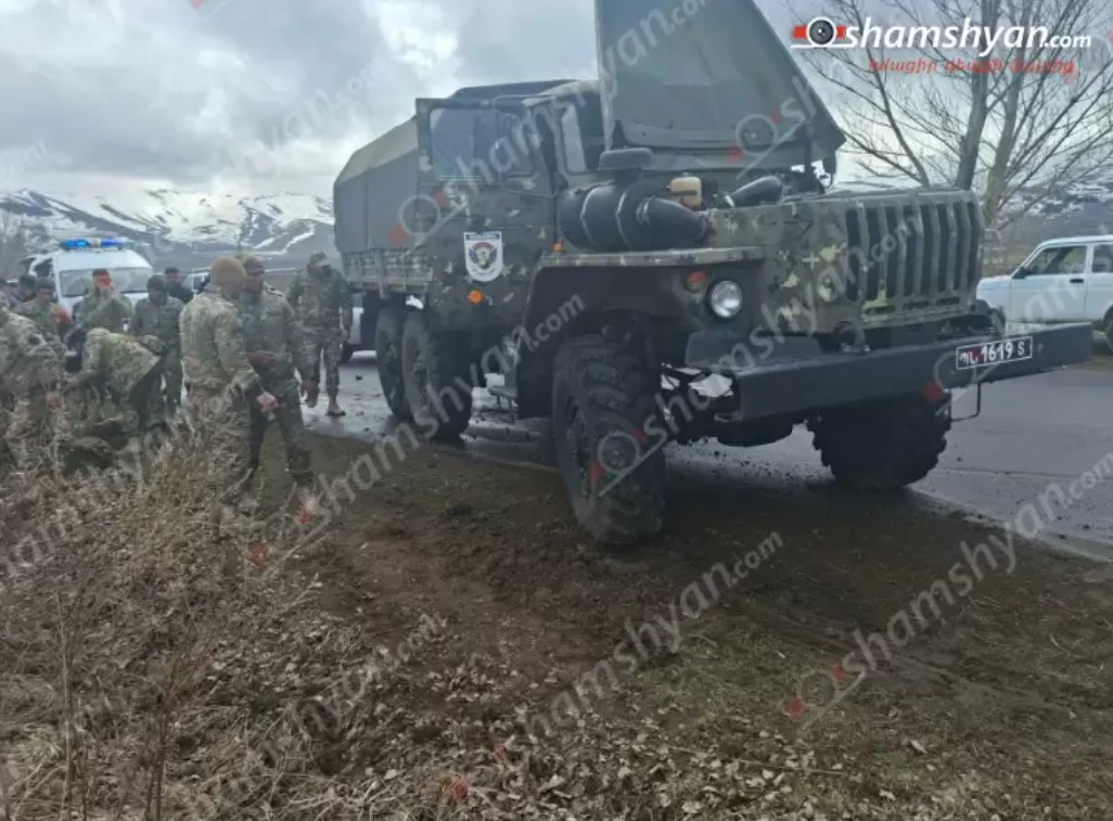 Սպիտակ-Գյումրի ճանապարհին բախվել են ՀՀ ՊՆ-ին պատկանող բեռնատարը և «Volkswagen»-ը. կան տուժածներ