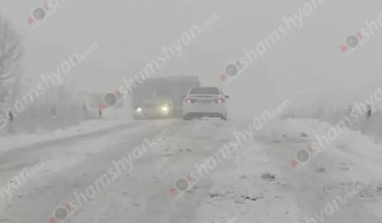 Սյունիքի մարզի Տանձավետ-Աղվանի ճանապարհին առատ ձյան հետևանքով վարորդները չեն կարողանում շարժվել