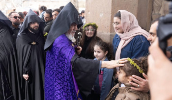Ծաղկազարդի տոնը Մայր Աթոռ Սուրբ Էջմիածնում (լուսանկարներ)