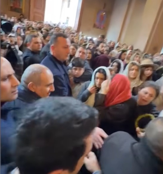 Փաշինյանի մասնակցությամբ տեղի ունեցած միջադեպի գործով ձերբակալված տղաներին դեռ մեղադրանք չի առաջադրվել․ ՔԿ