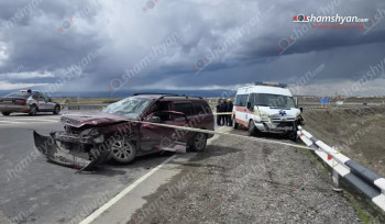Երևան-Երասխ-Մեղրի ավտոճանապարհին բախվել են «Opel»-ն ու շտապօգնության ավտոմեքենան․ կան տուժածներ