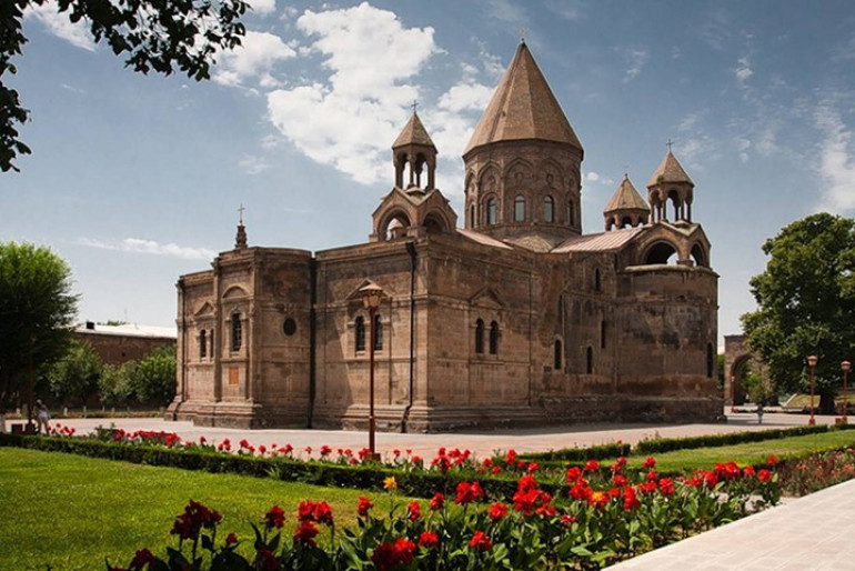 Վարչապետի կարճատև այցի ընթացքում եկեղեցում արձանագրված միջադեպը պետք է դիտարկել որպես հետևանք իշխանությունների հակաեկեղեցական արշավի․ Մայր Աթոռ