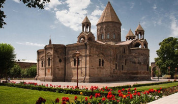 Վարչապետի կարճատև այցի ընթացքում եկեղեցում արձանագրված միջադեպը պետք է դիտարկել որպես հետևանք իշխանությունների հակաեկեղեցական արշավի․ Մայր Աթոռ