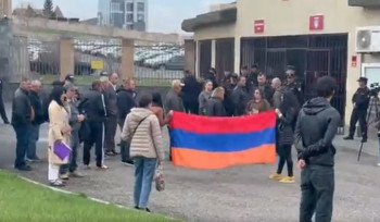 Ժամկետային զինծառայողների ծնողները պահանջում են, որ ավելի վաղ զորակոչված իրենց երեխաները նույնպես 1.5 տարի ծառայեն