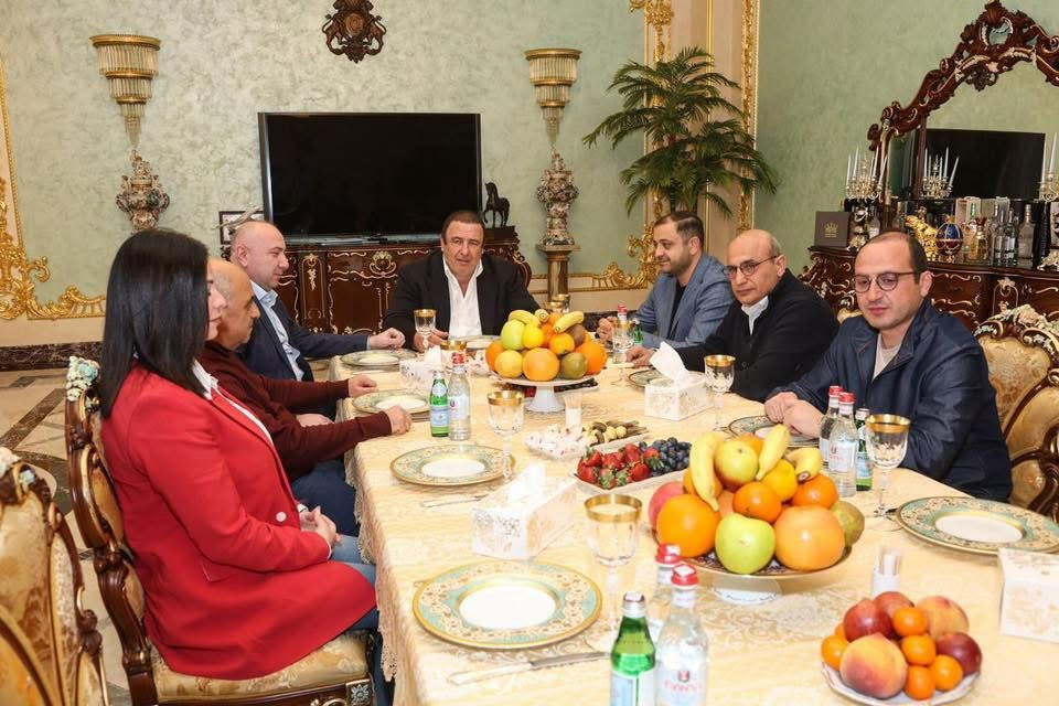 Գագիկ Ծառուկյանն այսօր աշխատանքային հանդիպում է ունեցել «Մայր Հայաստան» կուսակցության վարչության անդամների հետ
