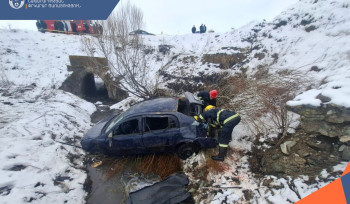 Շիրակի մարզում «Opel»-ը դուրս է եկել ճանապարհի երթևեկելի հատվածից և մոտ 20 մ գլորվել մոտակա ձորը