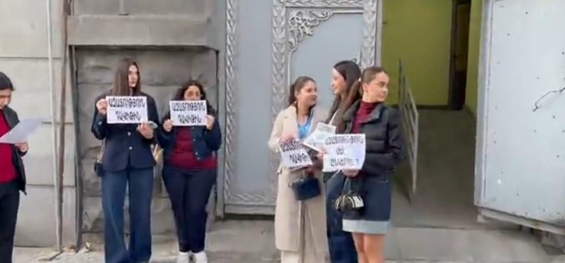«Ազատություն Դավիթին», «Ազատություն մեր ընկերոջը». կալանավորված Դավիթ Մինասյանի ընկերները ակցիա են իրականացնում