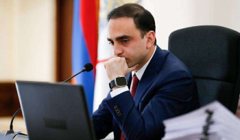 Շատ խցանումներ առաջանում են, որովհետև, օրինակ, վերջին վայրկյանին դեղին լույսի տակով անցած մարդը գնում, կանգնում է խաչմերուկի մեջտեղում. Ավինյան