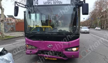 Շղթայական ավտովթար՝ Երևանում. բախվել են 14 համարի ավտոբուսը, «Toyota»-ն, «BMW»-ն և «Ford»-ը