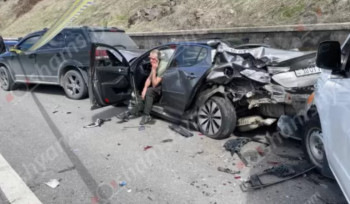 «Արծվի թևերի» մոտ «Nissan»-ը բախվել է կայանված «Kia»-ին, վերջինն էլ՝ «Dodge»-ին․ կա 4 վիրավnր