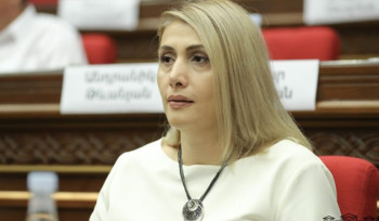 Առավոտյան ճանապարհների՝ խրամատներ հիշեցնող փոսերին օբյեկտիվորեն ավելացել են վերանորոգման համար արված ասֆալտի նոր կտրվածքները․ Էլինար Վարդանյան